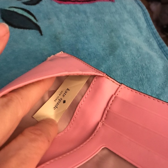 Kate Spade ♠️ fold over/snap white wallet with a bow & tassels - Picture 10 of 12